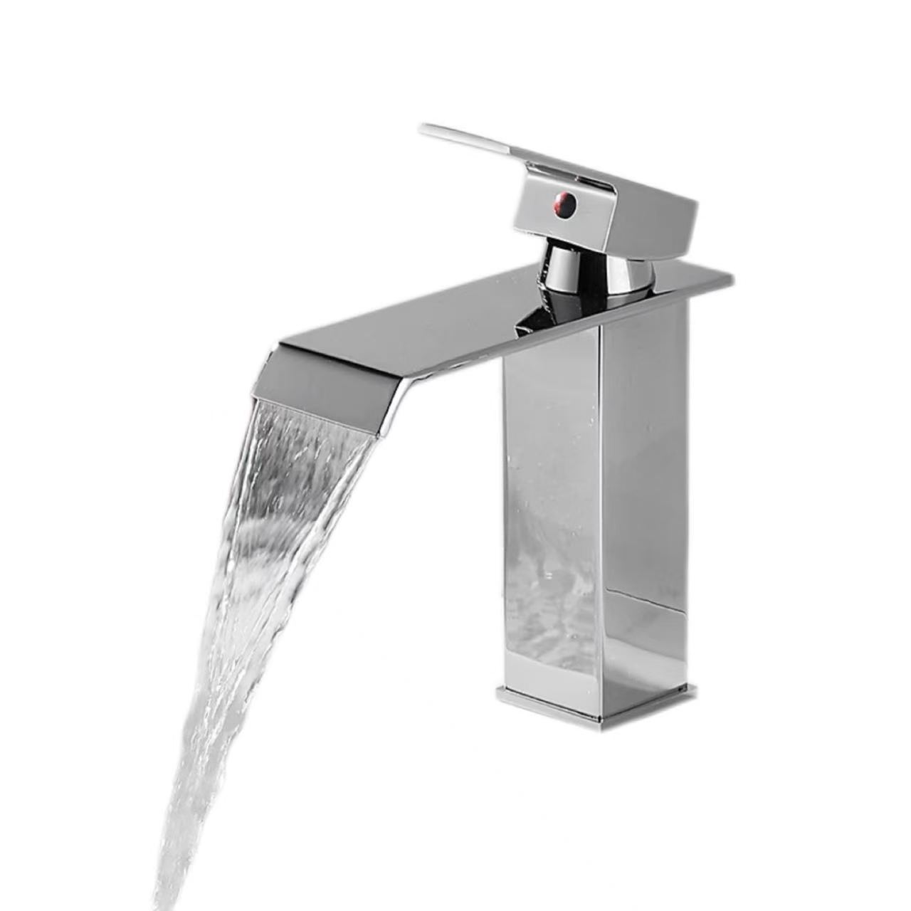 ນ້ຳຕົກຕາດສະເປທີ່ເຮັດດ້ວຍ Chrome-Plated Flat-Spout Waterfall Hot And Cold Faucet